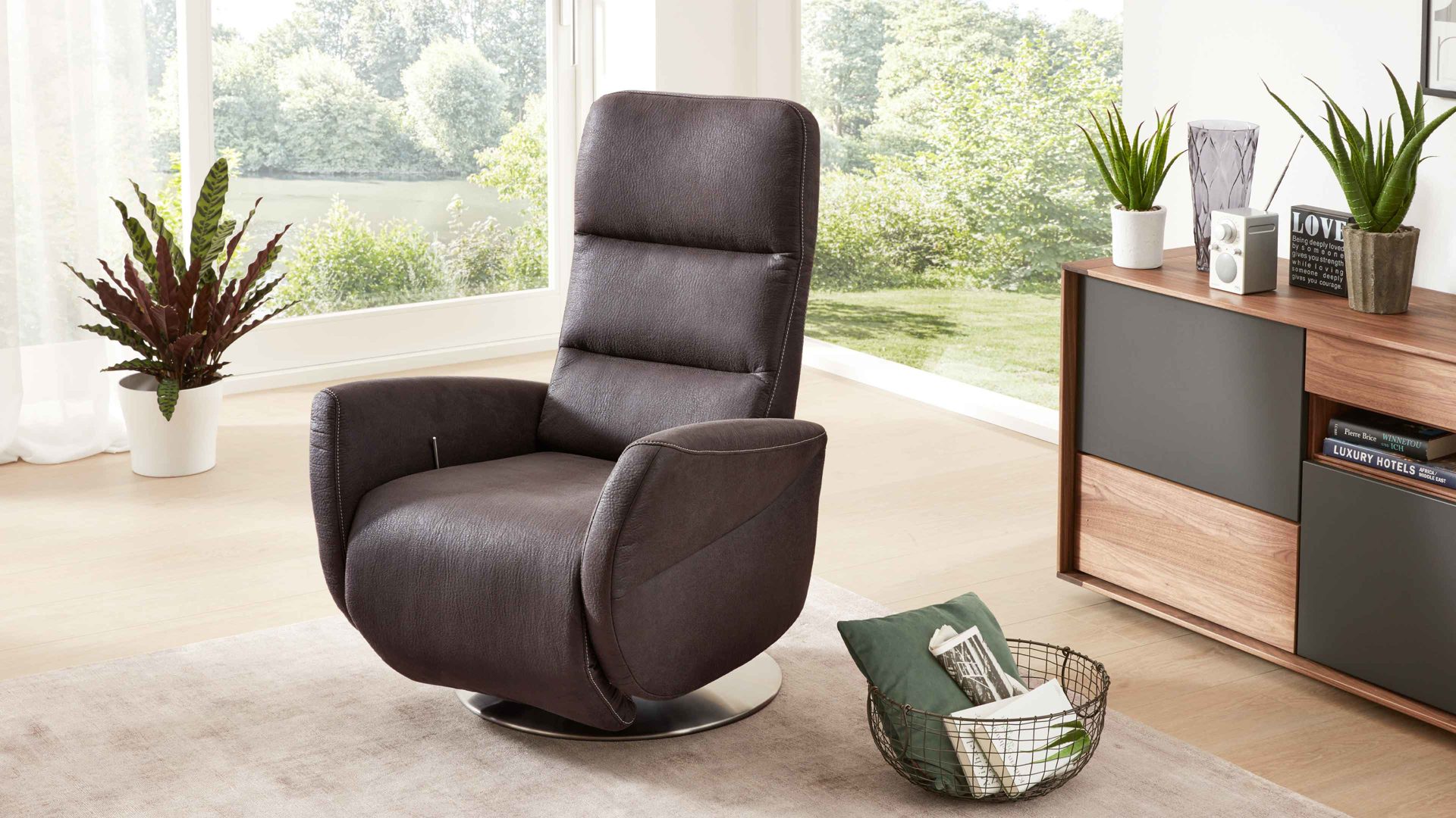 Relaxsessel Interliving aus Stoff in Anthrazit Interliving Sessel Serie 4530 anthrazitfarbener Stoffbezug Büffel & Sternfuß